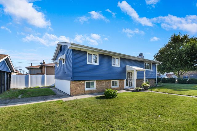 9401 S 80th Court, Hickory Hills, IL 60457