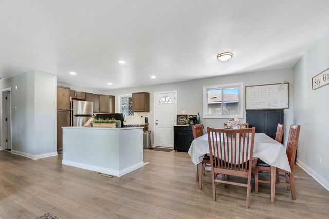 9401 S 80th Court, Hickory Hills, IL 60457