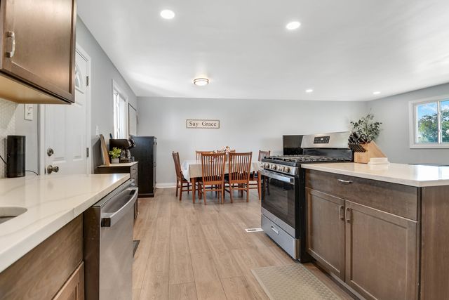 9401 S 80th Court, Hickory Hills, IL 60457