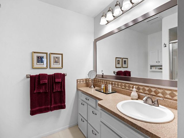 4266 OAKHURST CIRCLE E 3060, Sarasota, FL 34233