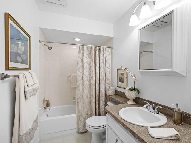 4266 OAKHURST CIRCLE E 3060, Sarasota, FL 34233