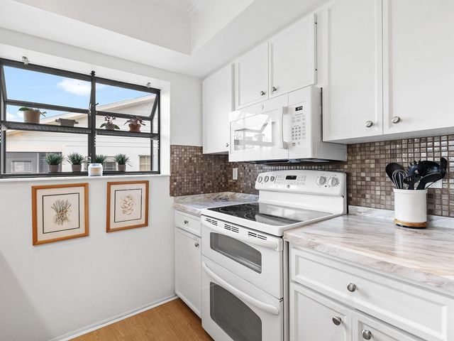 4266 OAKHURST CIRCLE E 3060, Sarasota, FL 34233