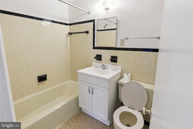 1700 IRVING ST NW, Washington, DC 20010