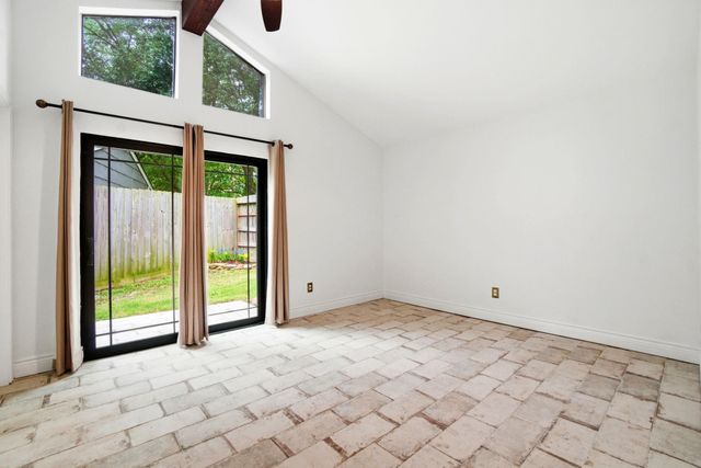 37 April Village, Montgomery, TX 77356