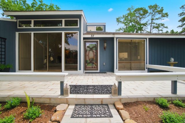 37 April Village, Montgomery, TX 77356