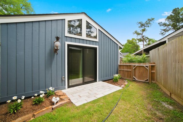 37 April Village, Montgomery, TX 77356