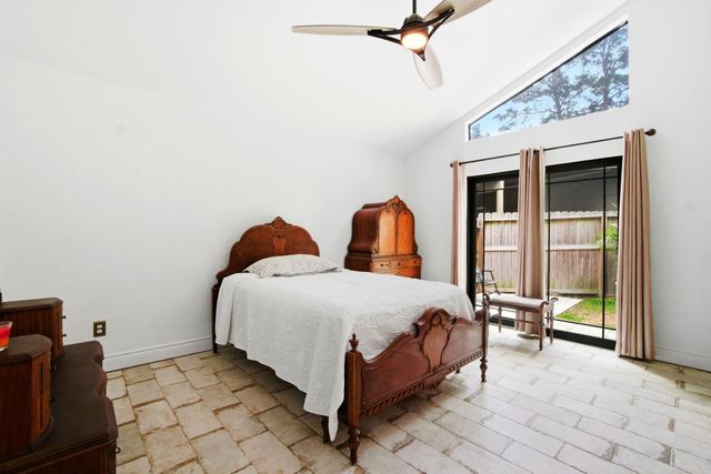 37 April Village, Montgomery, TX 77356