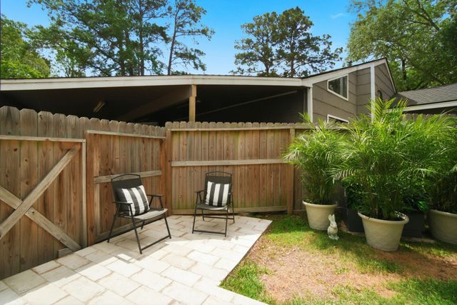 37 April Village, Montgomery, TX 77356