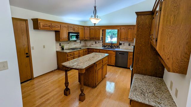 1308 N Jay Ct, Derby, KS 67037