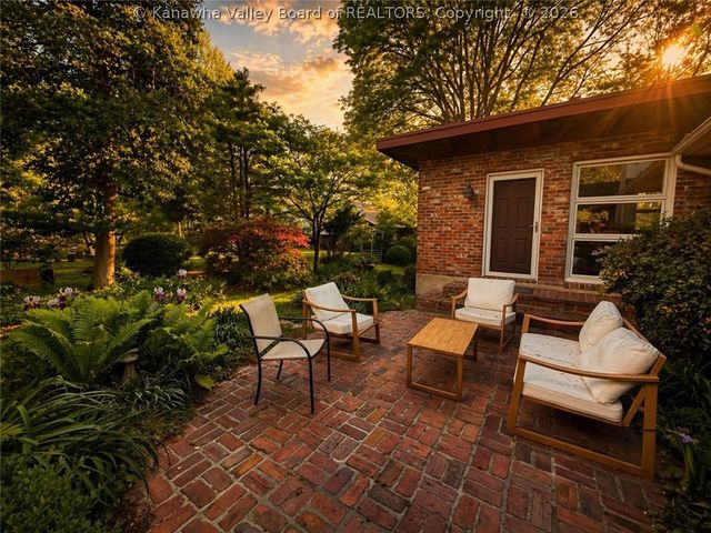 1541 Hampton Road, Charleston, WV 25314