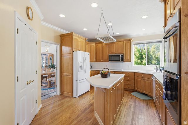 6261 S VINECREST DR, Salt Lake City, UT 84121