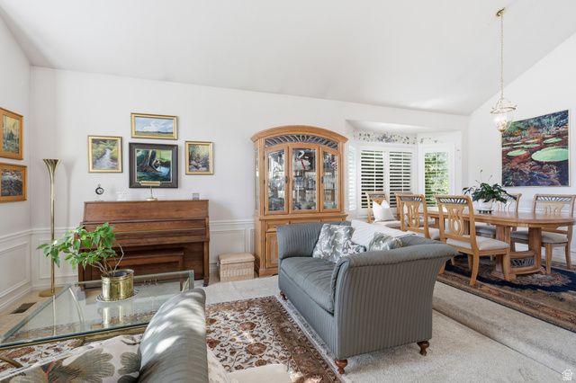 6261 S VINECREST DR, Salt Lake City, UT 84121