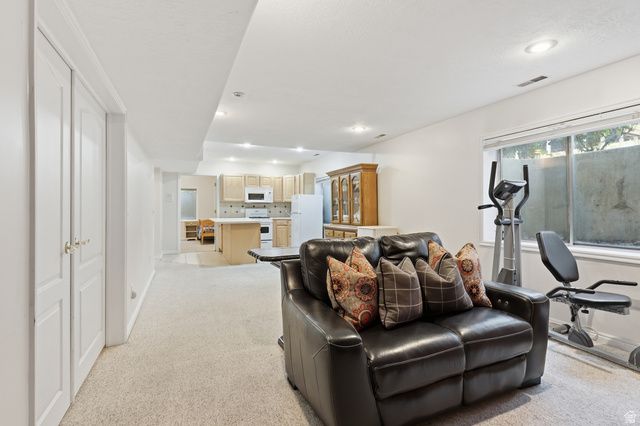 6261 S VINECREST DR, Salt Lake City, UT 84121