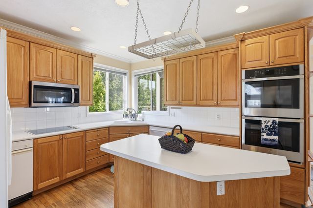 6261 S VINECREST DR, Salt Lake City, UT 84121