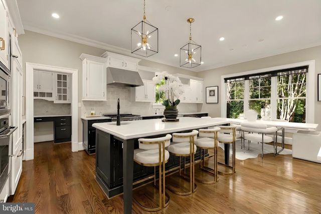 8819 CHALON DR, Bethesda, MD 20817