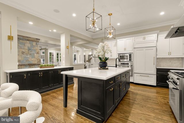 8819 CHALON DR, Bethesda, MD 20817