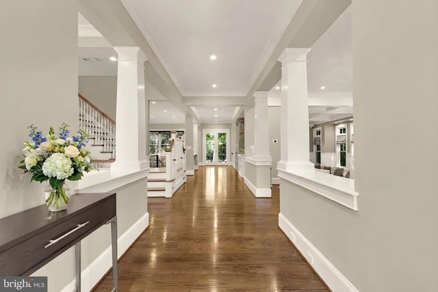 8819 CHALON DR, Bethesda, MD 20817