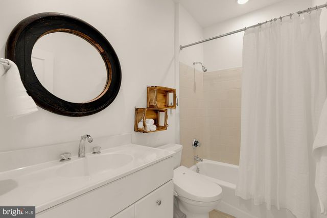 8819 CHALON DR, Bethesda, MD 20817