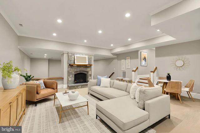 8819 CHALON DR, Bethesda, MD 20817