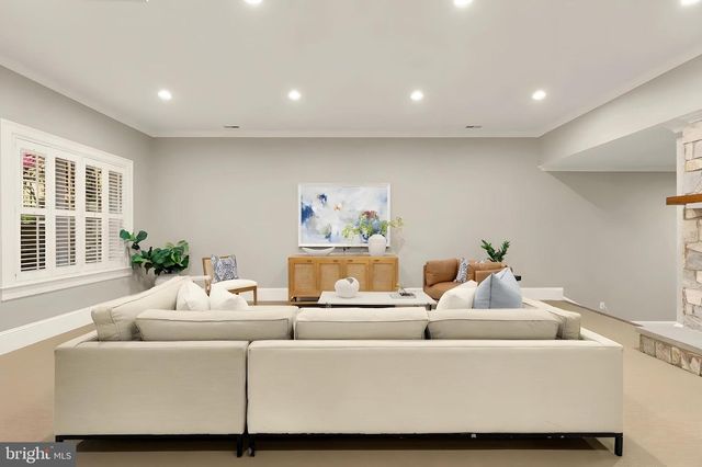 8819 CHALON DR, Bethesda, MD 20817