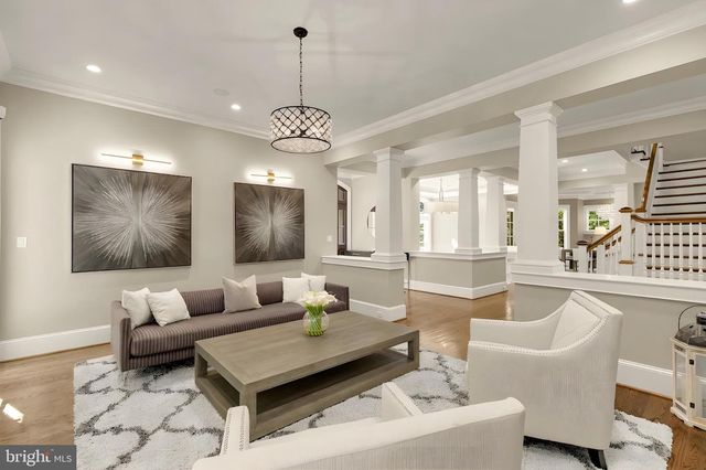 8819 CHALON DR, Bethesda, MD 20817