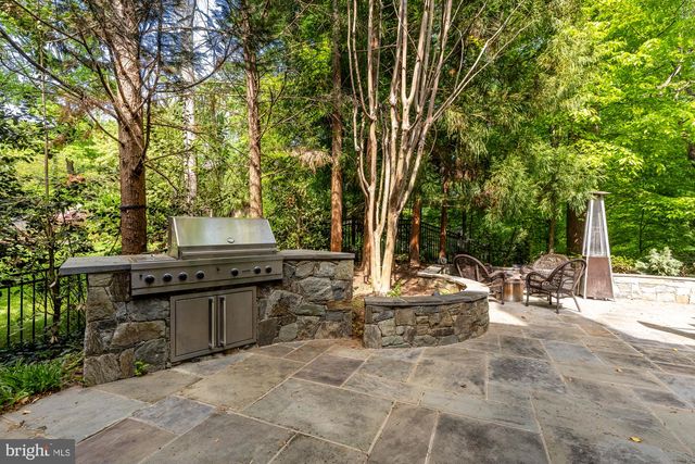 8819 CHALON DR, Bethesda, MD 20817