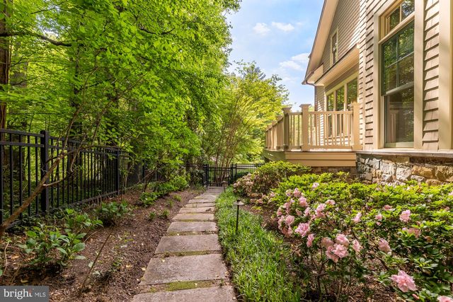 8819 CHALON DR, Bethesda, MD 20817