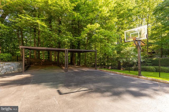 8819 CHALON DR, Bethesda, MD 20817