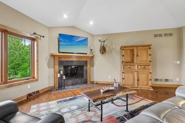 W287N990 Bedouin COURT, Waukesha, WI 53188