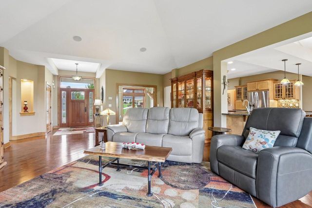 W287N990 Bedouin COURT, Waukesha, WI 53188