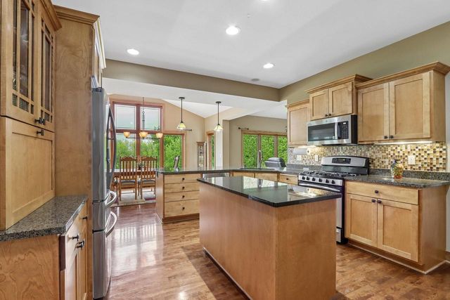 W287N990 Bedouin COURT, Waukesha, WI 53188