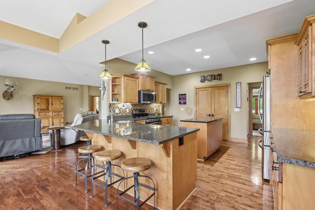 W287N990 Bedouin COURT, Waukesha, WI 53188