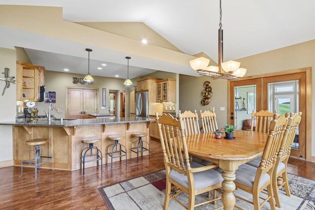 W287N990 Bedouin COURT, Waukesha, WI 53188