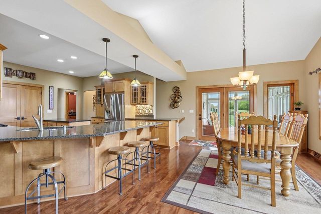 W287N990 Bedouin COURT, Waukesha, WI 53188