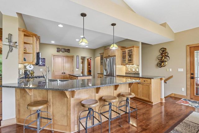 W287N990 Bedouin COURT, Waukesha, WI 53188