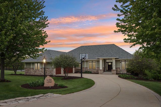 W287N990 Bedouin COURT, Waukesha, WI 53188