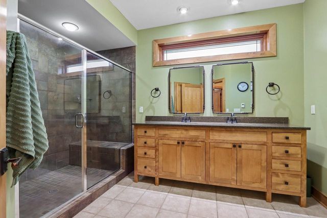 W287N990 Bedouin COURT, Waukesha, WI 53188