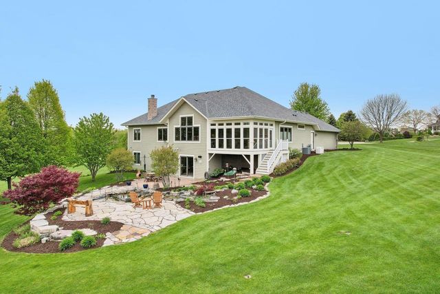 W287N990 Bedouin COURT, Waukesha, WI 53188