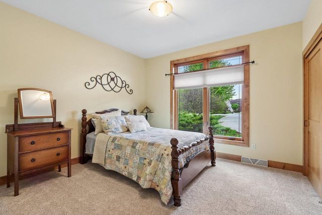 W287N990 Bedouin COURT, Waukesha, WI 53188