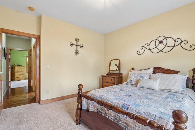 W287N990 Bedouin COURT, Waukesha, WI 53188