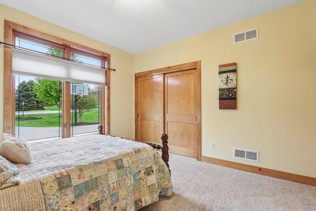 W287N990 Bedouin COURT, Waukesha, WI 53188