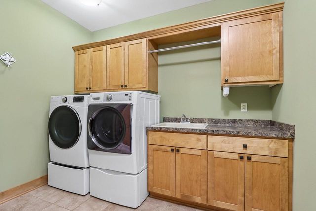 W287N990 Bedouin COURT, Waukesha, WI 53188