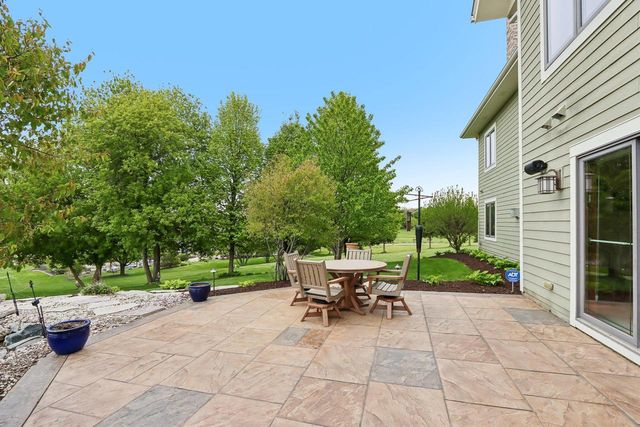 W287N990 Bedouin COURT, Waukesha, WI 53188