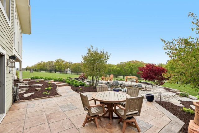 W287N990 Bedouin COURT, Waukesha, WI 53188