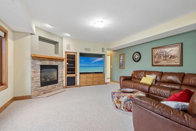 W287N990 Bedouin COURT, Waukesha, WI 53188
