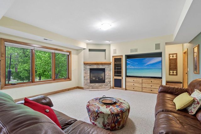 W287N990 Bedouin COURT, Waukesha, WI 53188