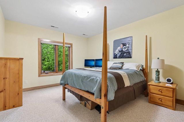 W287N990 Bedouin COURT, Waukesha, WI 53188