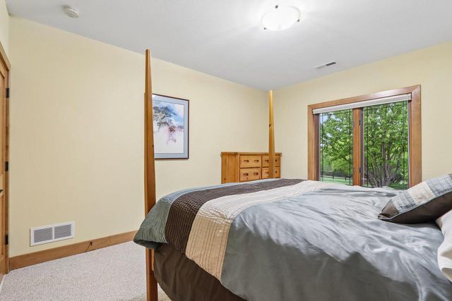 W287N990 Bedouin COURT, Waukesha, WI 53188