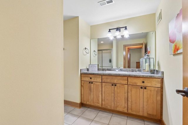 W287N990 Bedouin COURT, Waukesha, WI 53188
