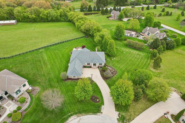 W287N990 Bedouin COURT, Waukesha, WI 53188